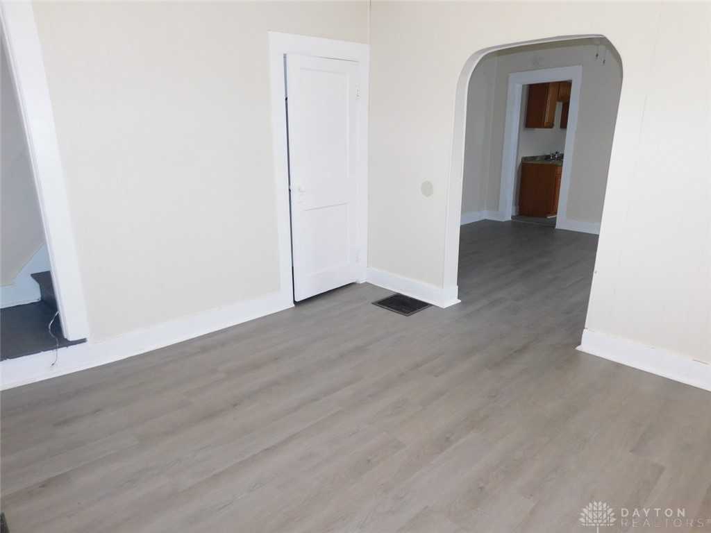 370 Raffensperger Ave - Photo 4 of 11