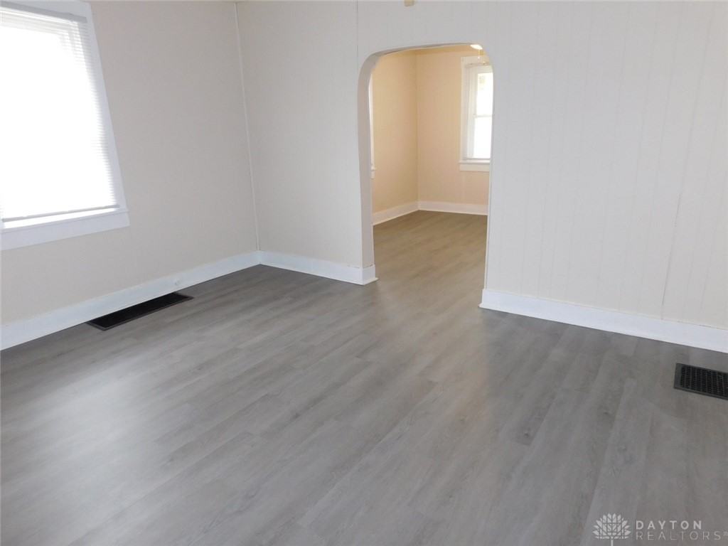 370 Raffensperger Ave - Photo 5 of 11