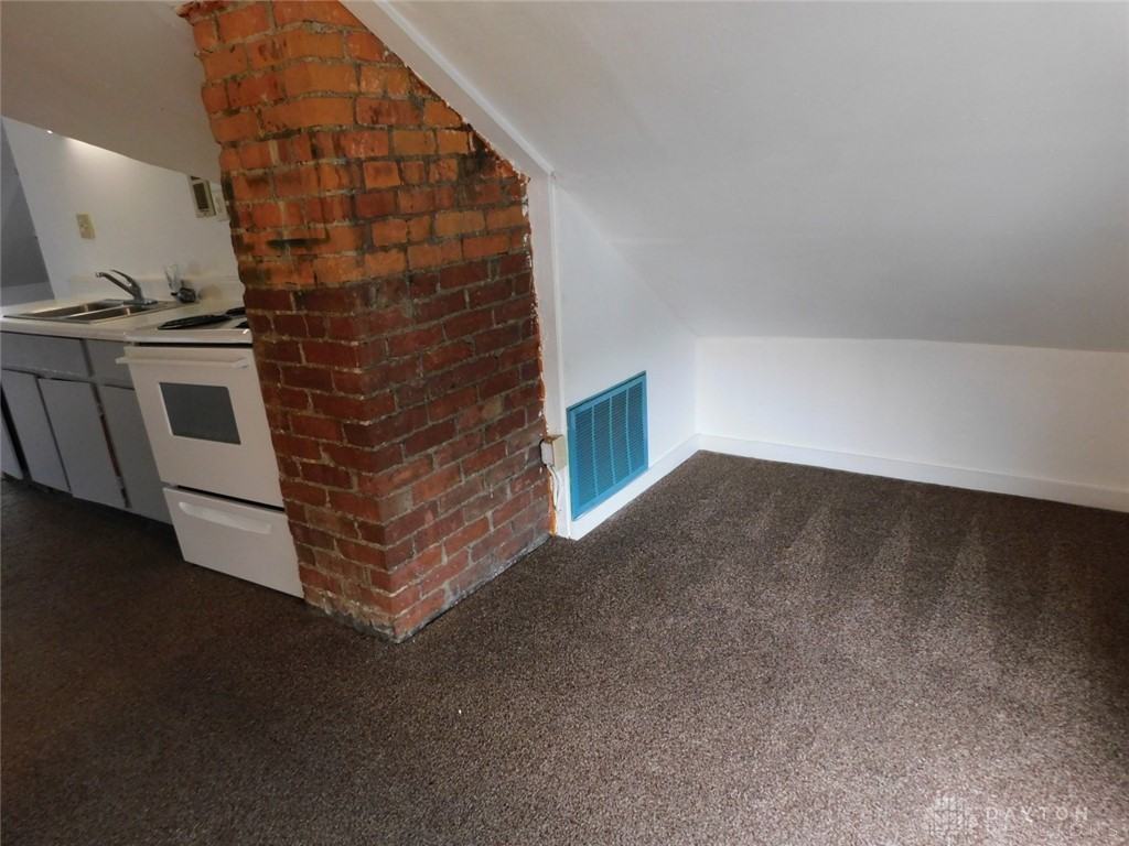 40 E Ward St - Photo 3 of 10