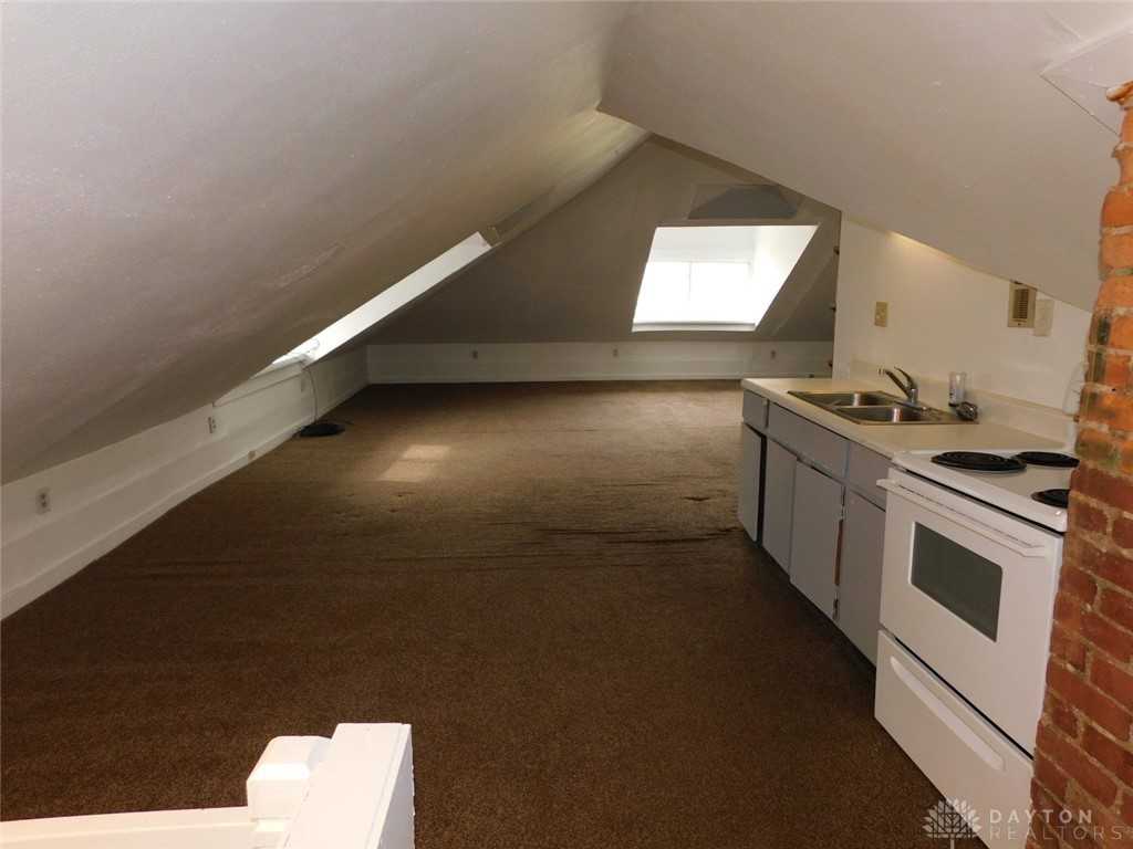 40 E Ward St - Photo 4 of 10