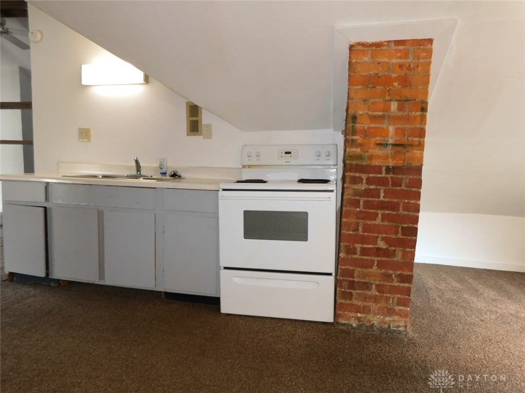 40 E Ward St - Photo 5 of 10