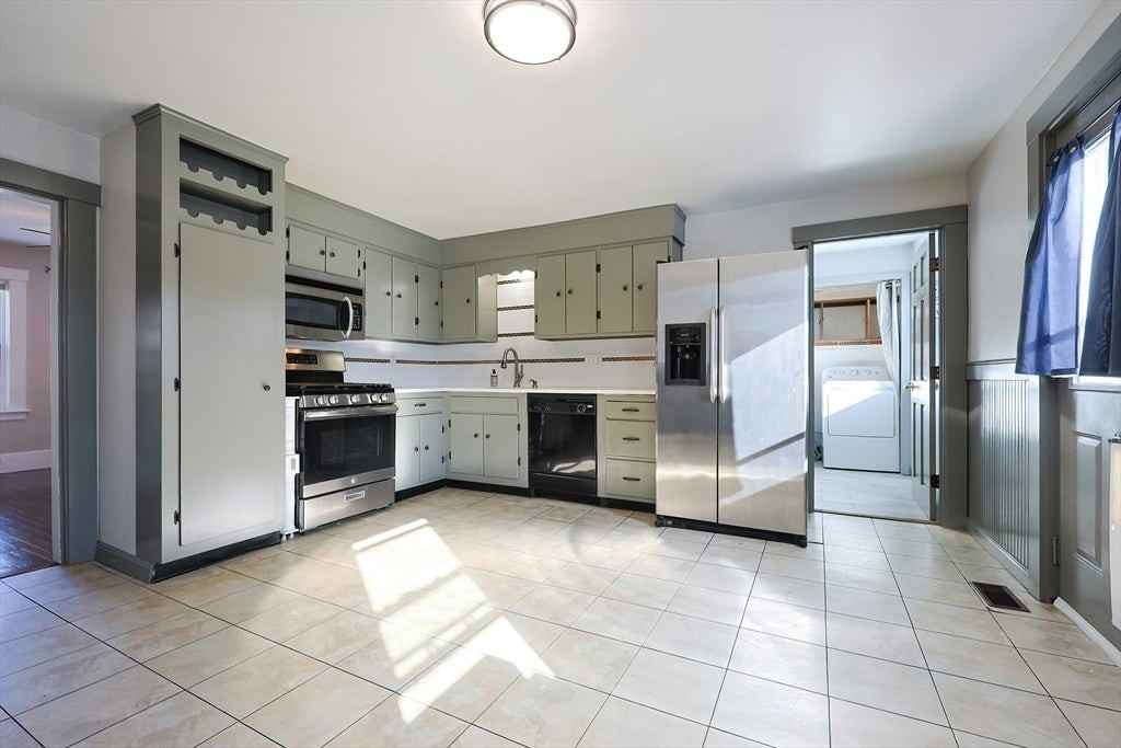 30 Lawrence St - Photo 4 of 31