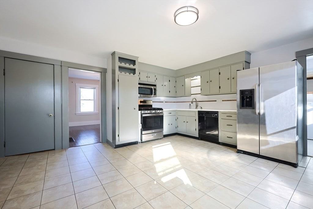 30 Lawrence St - Photo 5 of 31