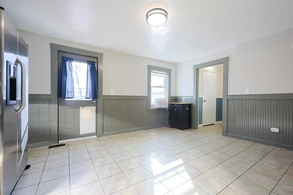 30 Lawrence St - Photo 7 of 31