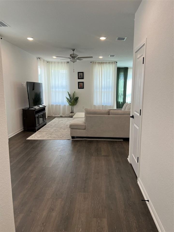 1613 Iberville Dr - Photo 4 of 22