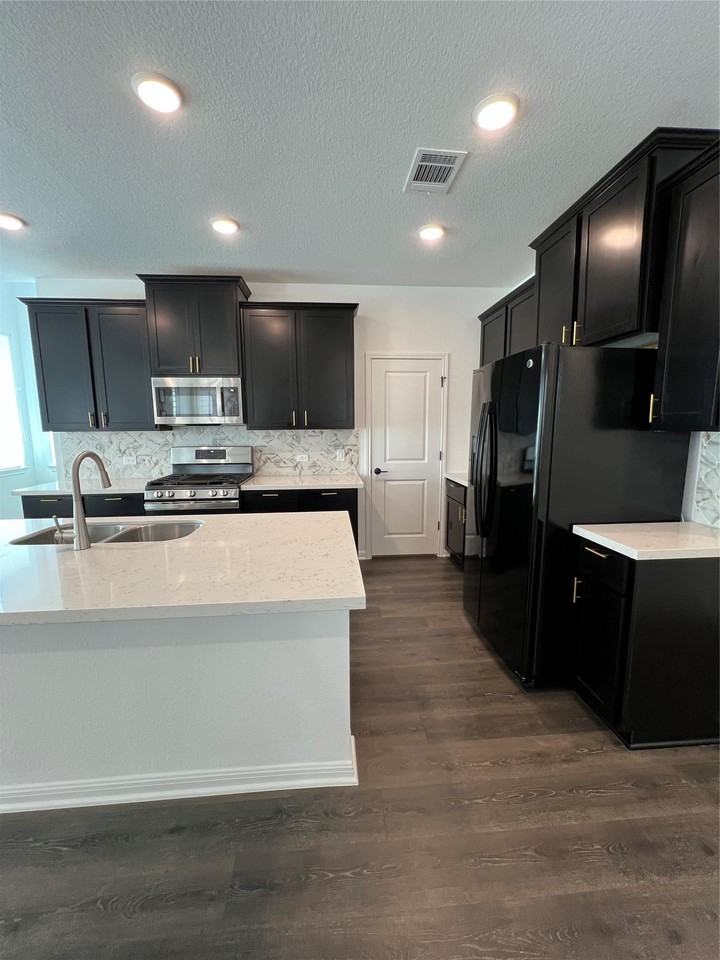 1613 Iberville Dr - Photo 7 of 22