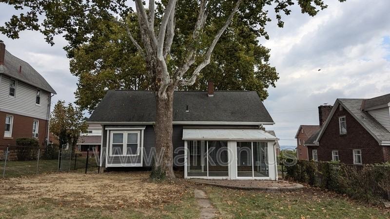 1735 Vermont Ave - Photo 2 of 24