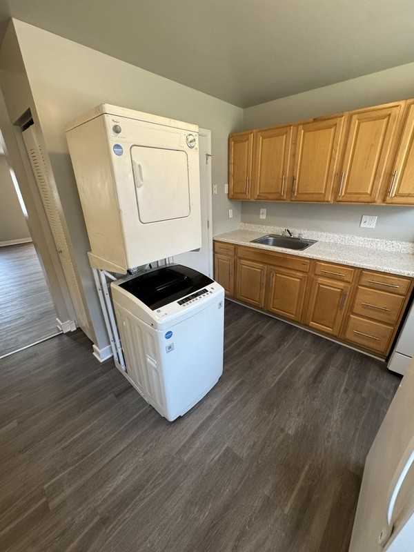 5215 Goolsby Ct - Photo 4 of 9