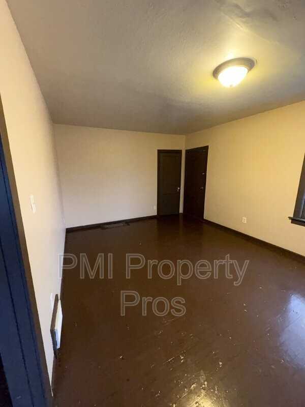 2205 W Melvina St Uppr - Photo 2 of 8