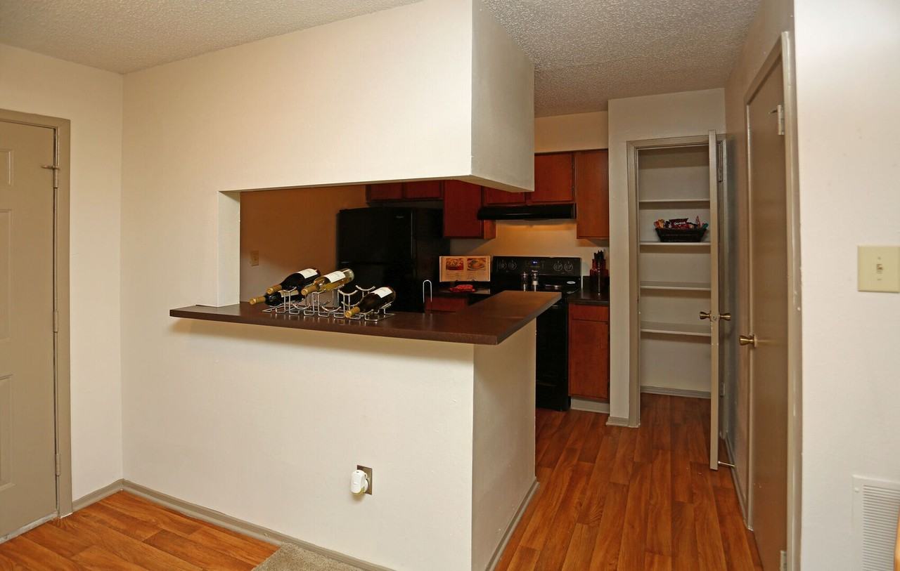 The Hollows - Photo 2 of 73