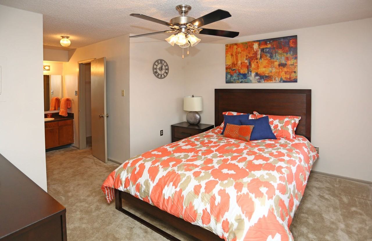 The Hollows - Photo 4 of 73