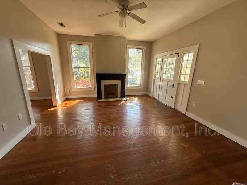 1100 Savannah St - Photo 2 of 12