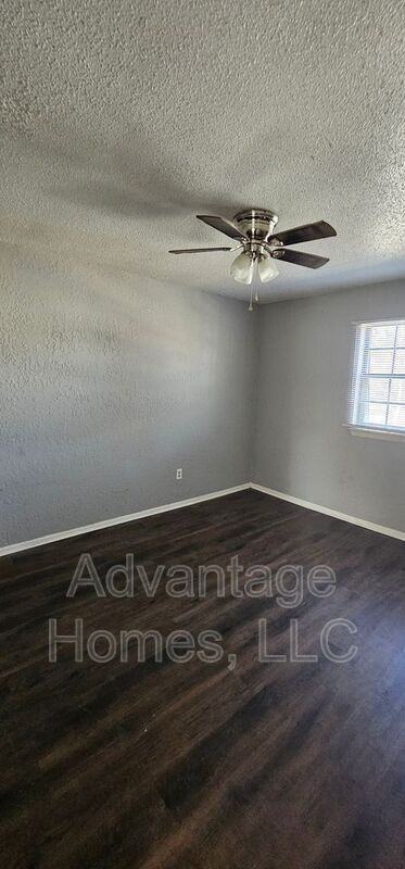 711 N 70th St #A - Photo 4 of 10