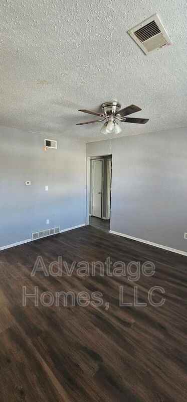 711 N 70th St #A - Photo 5 of 10