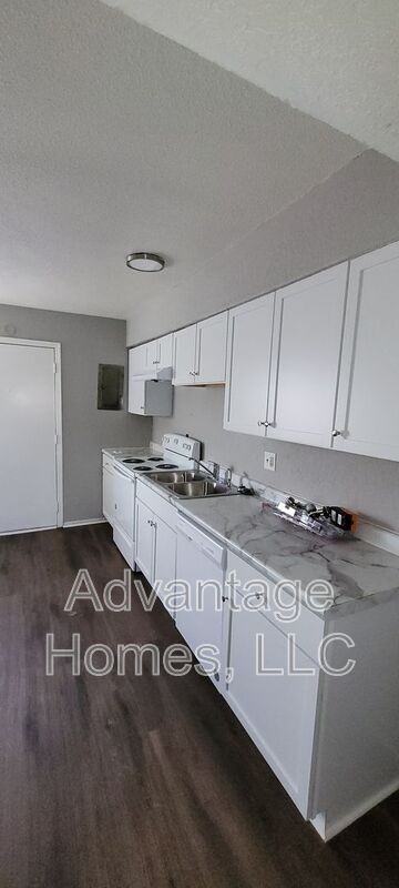 711 N 70th St #A - Photo 7 of 10