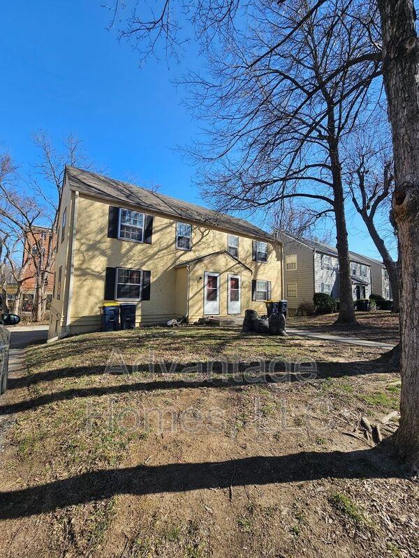 612 E 63rd Ter - Photo 2 of 22