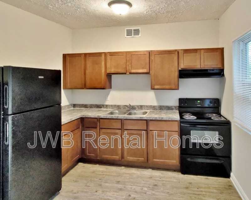 2122 Leger Cir - Photo 2 of 7