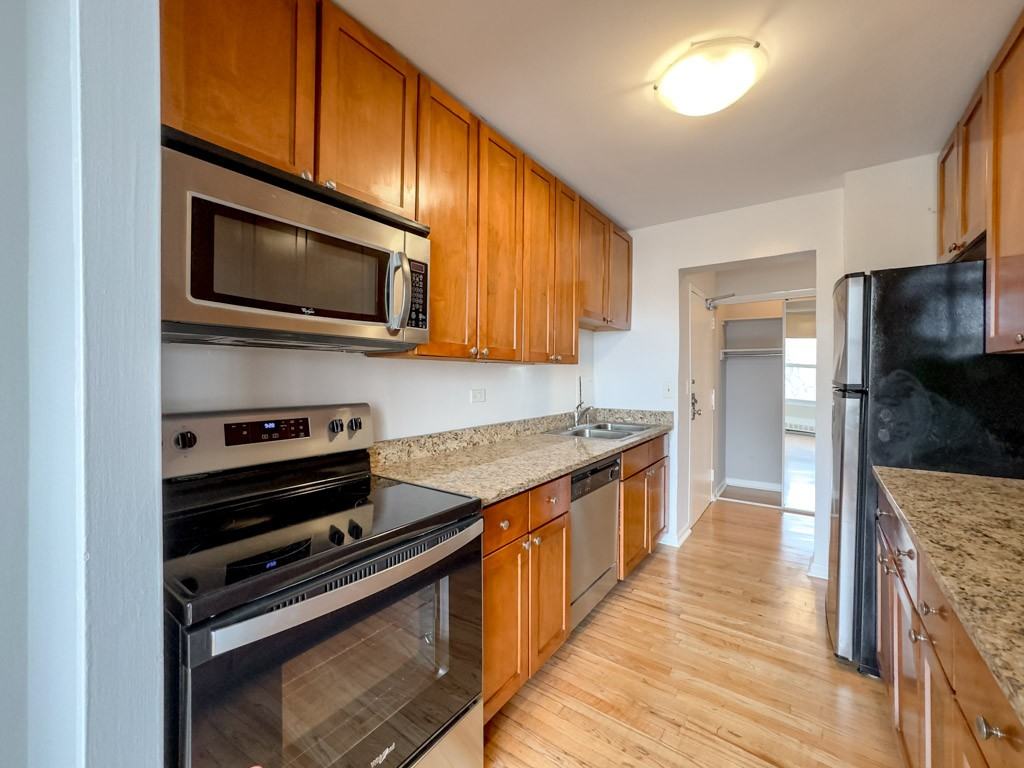 5650 N Sheridan Rd #2A - Photo 2 of 21