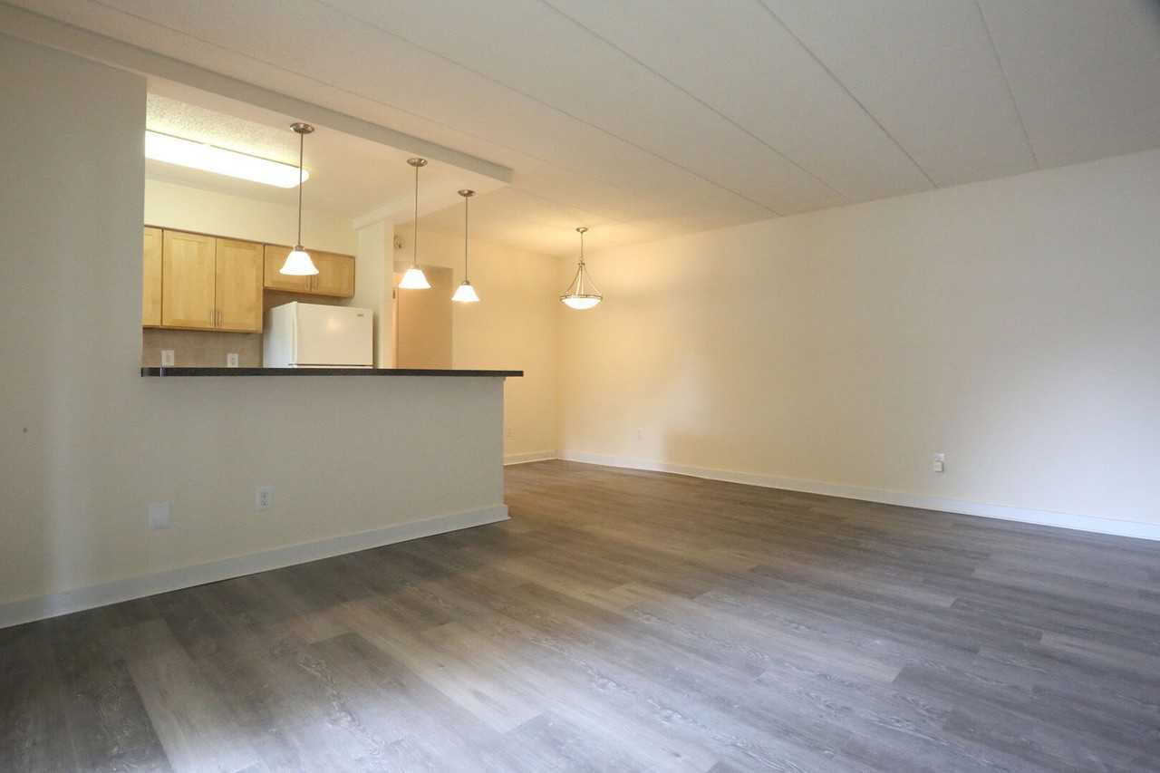 Lansdowne Station Apartments - Photo 4 of 17