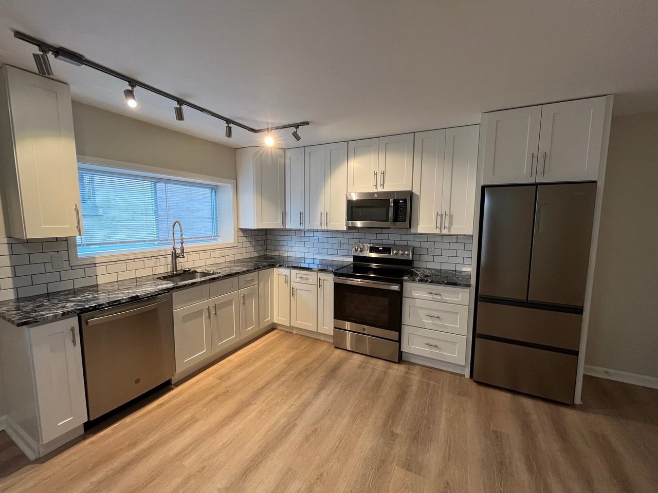 625 North Negley Avenue - Photo 2 of 19