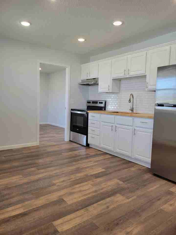 Fairfax Dr - Photo 2 of 12