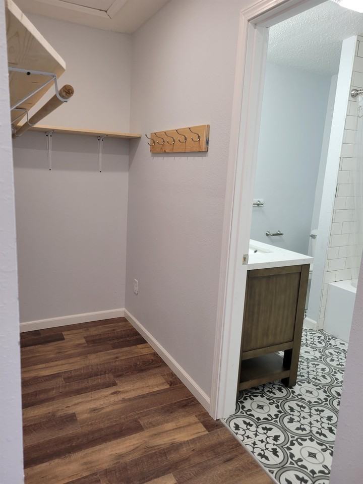 Fairfax Dr - Photo 6 of 12