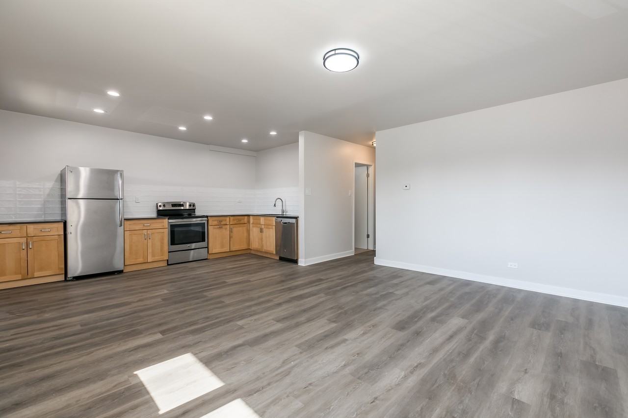 4043 South Harlem Avenue - Photo 2 of 15