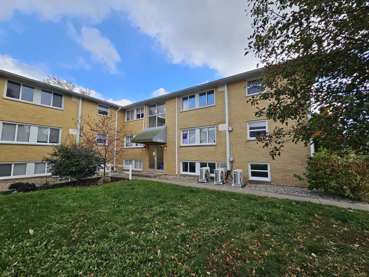 1839 East 8th Street - Photo 5 of 8