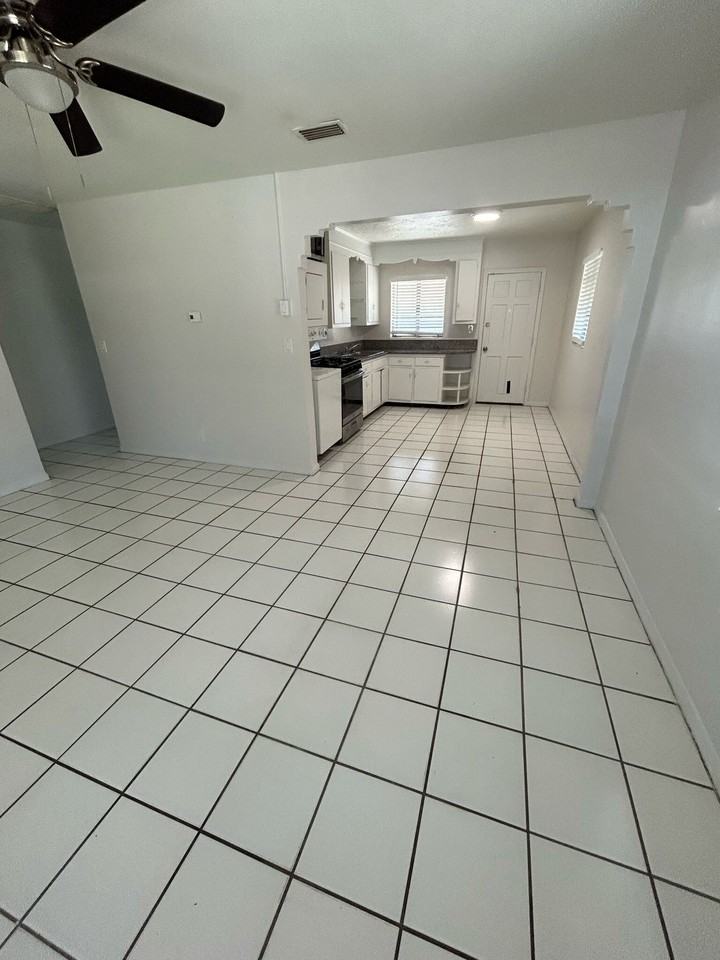 181 West 15th Street - Photo 3 of 8