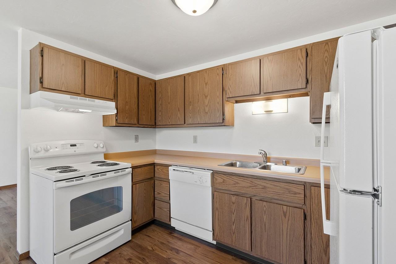 1145 Roland Lane - Photo 4 of 50