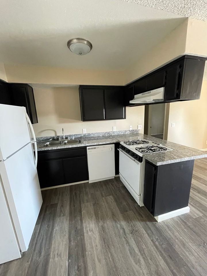 Shadow Ridge Apartments - Photo 3 of 41