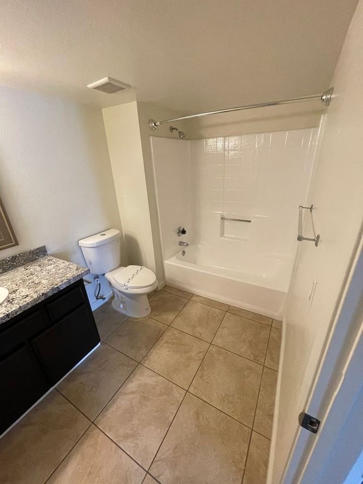 Shadow Ridge Apartments - Photo 5 of 41