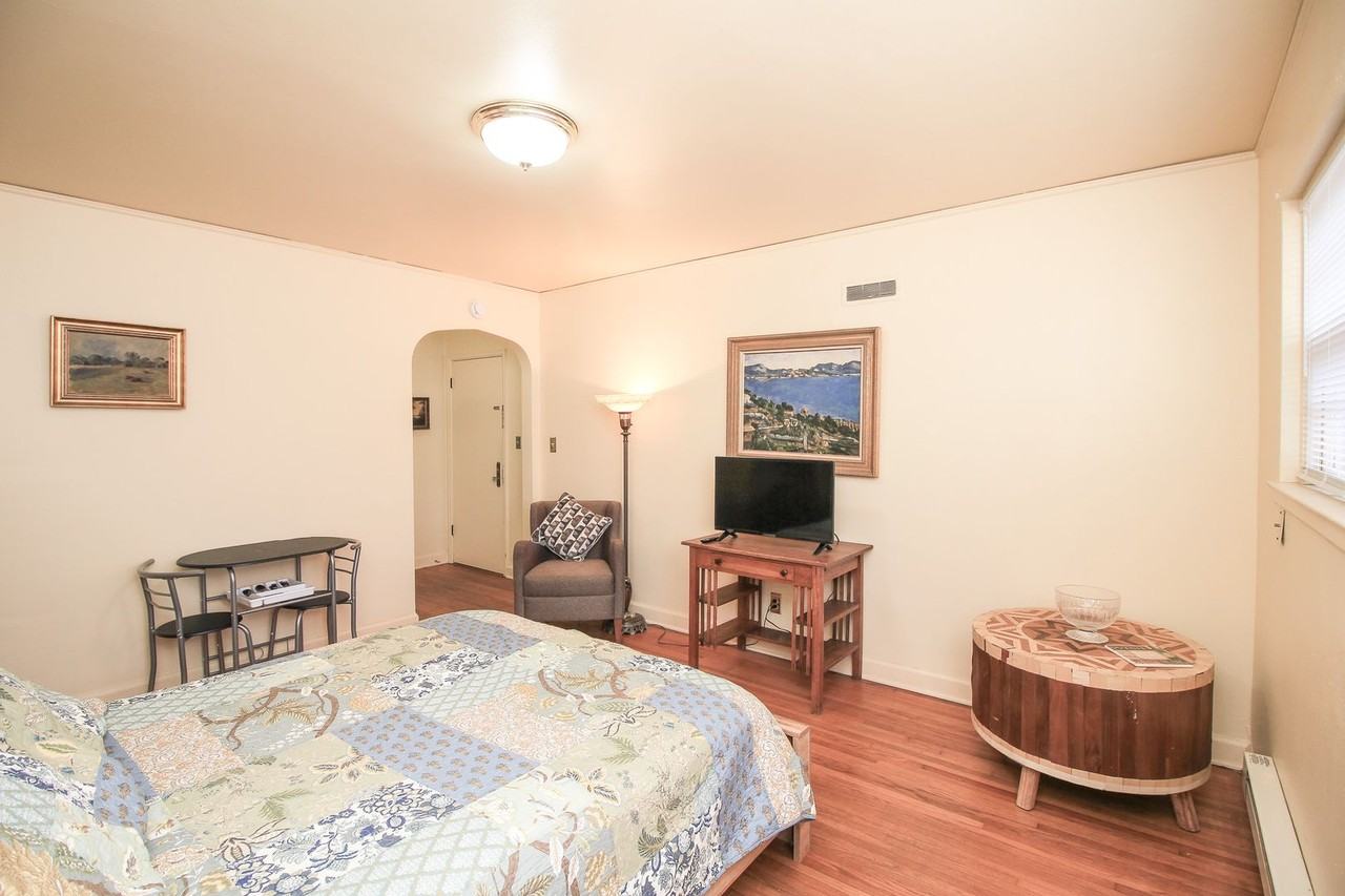 Summit Apartments - Photo 3 of 30