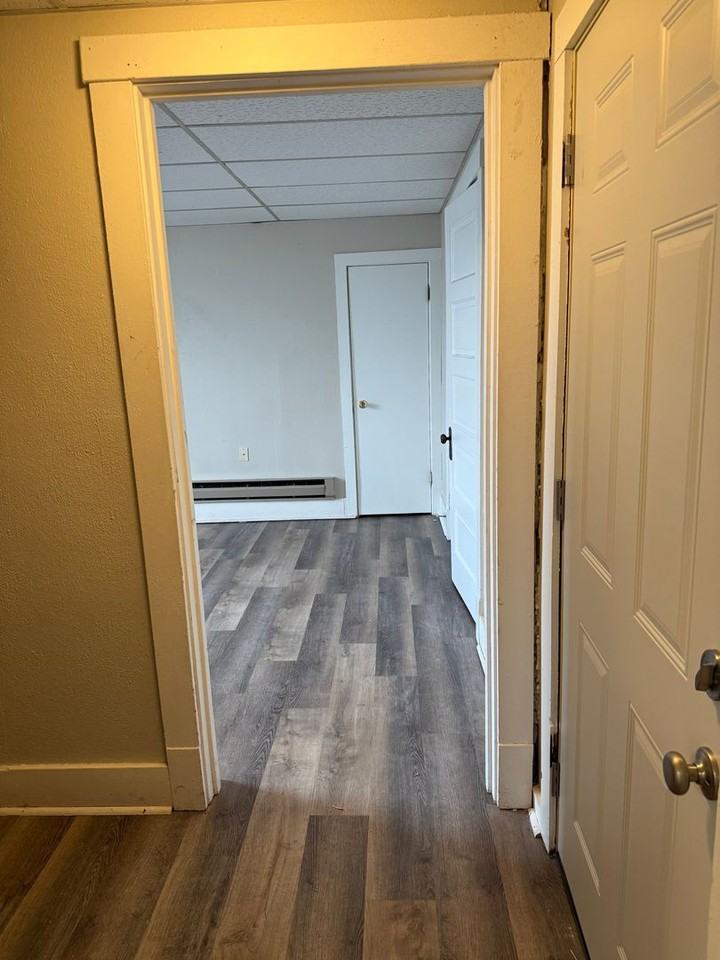 920 Oxford Ave - Photo 6 of 34