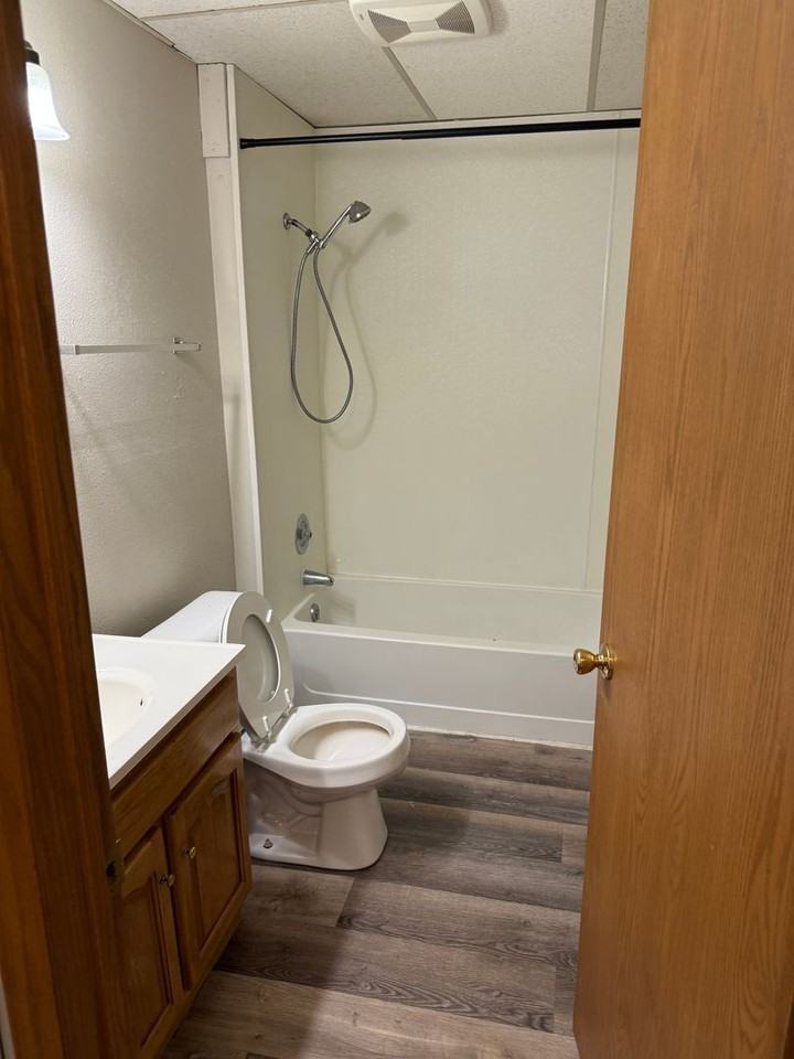 920 Oxford Ave - Photo 7 of 34