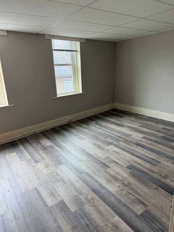 920 Oxford Ave - Photo 5 of 11
