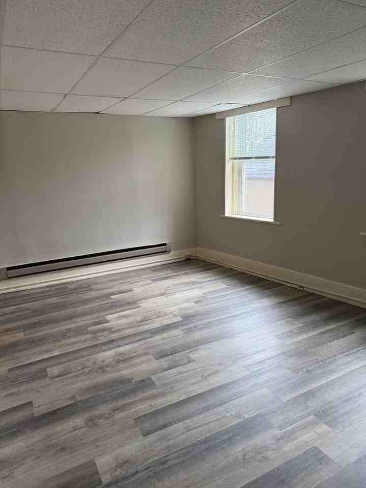 920 Oxford Ave - Photo 6 of 11