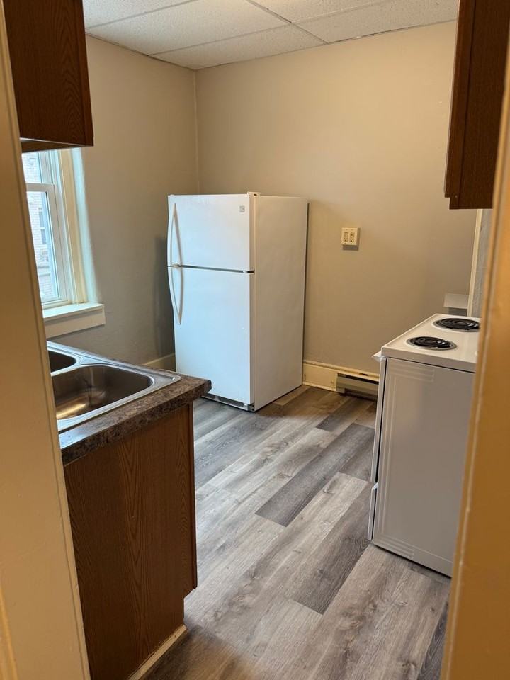 920 Oxford Ave - Photo 2 of 11
