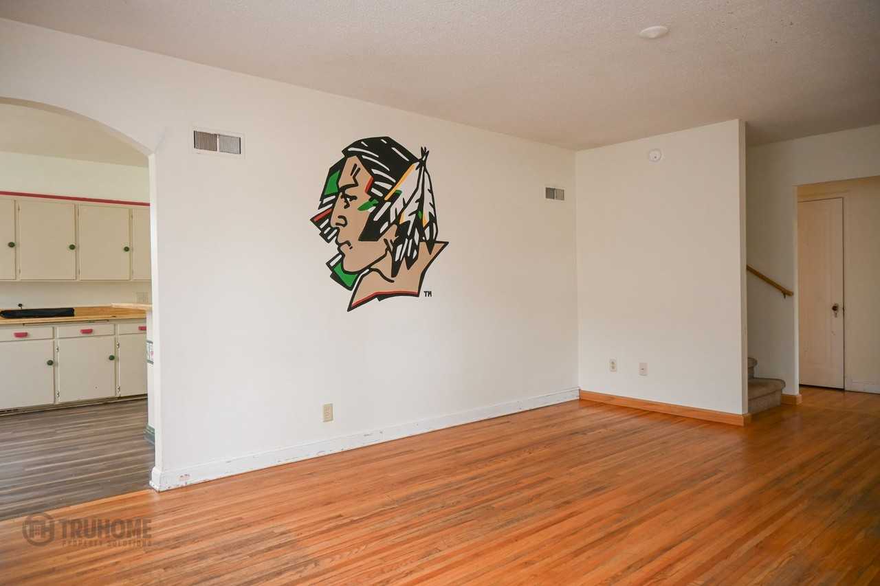 2313 University Ave - Photo 3 of 24