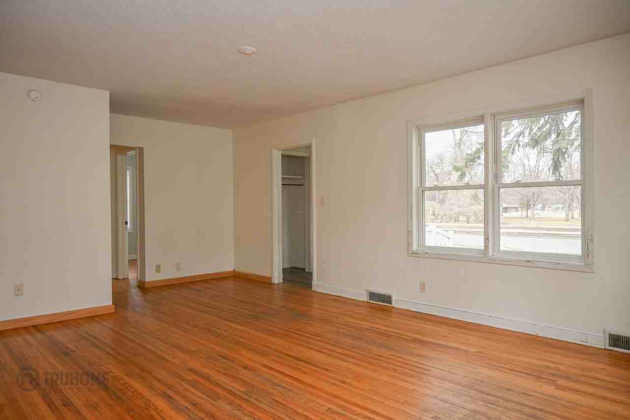 2313 University Ave - Photo 4 of 24