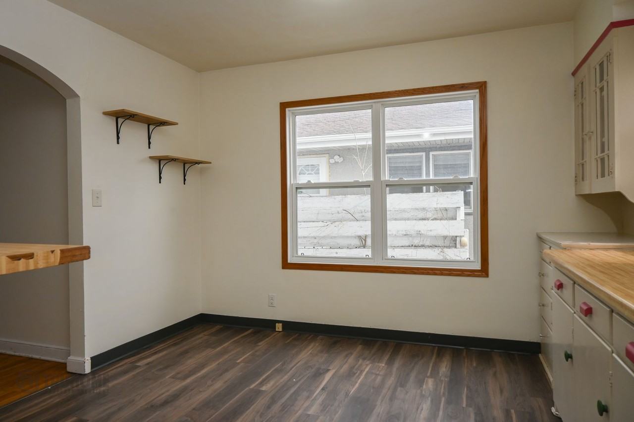 2313 University Ave - Photo 6 of 24