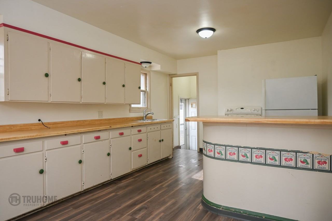 2313 University Ave - Photo 7 of 24