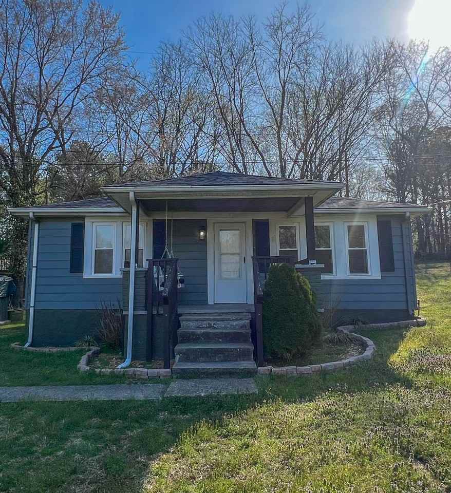 899 Potters Ln - Photo 2 of 23