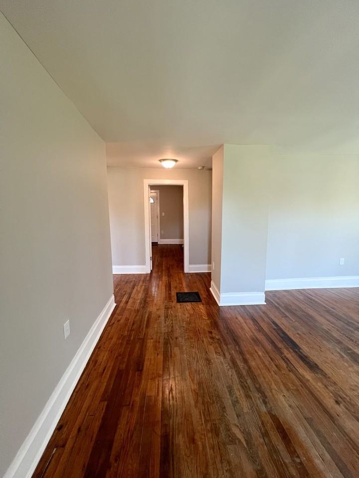 899 Potters Ln - Photo 4 of 23