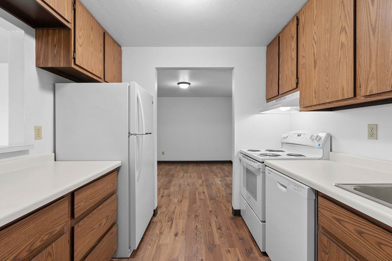 1079 Pilgrim Way - Photo 3 of 43