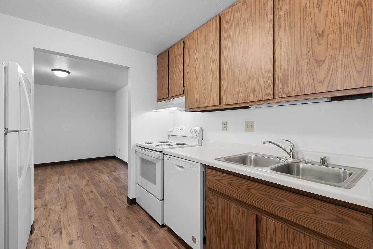 1079 Pilgrim Way - Photo 5 of 43