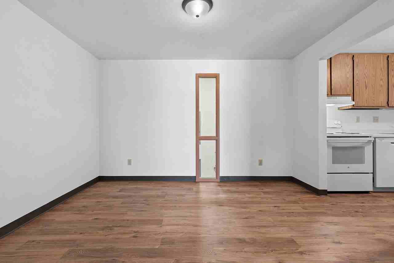 1079 Pilgrim Way - Photo 6 of 43