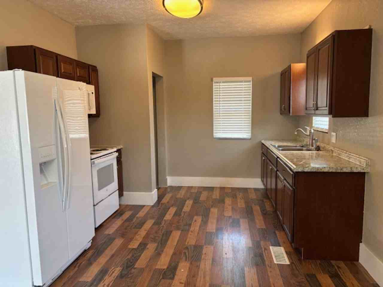 940 South St - Photo 2 of 5