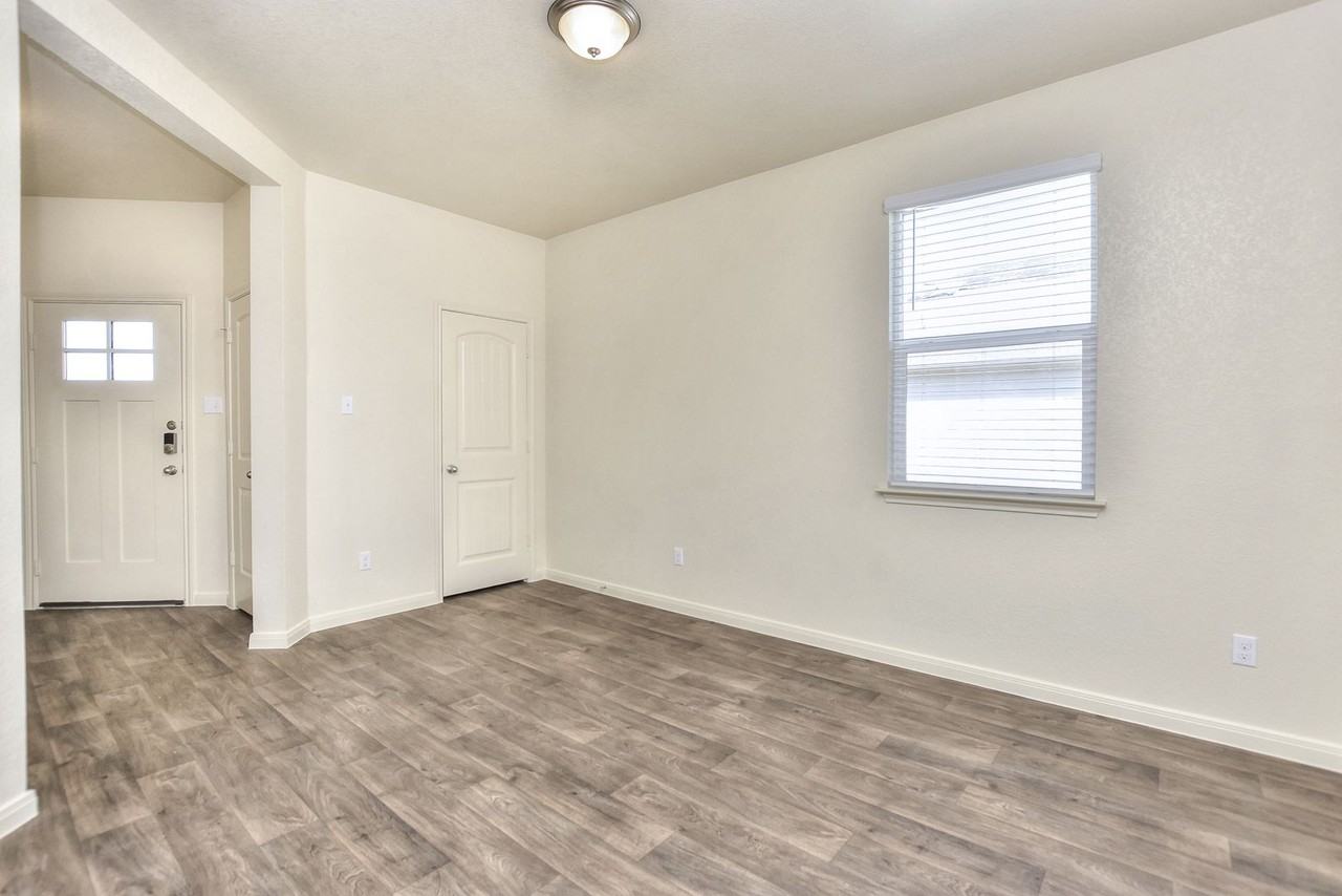 6201 Kildare Dr - Photo 5 of 29