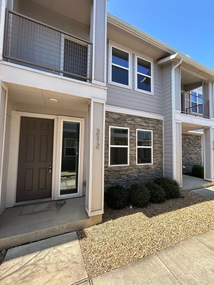 212 Stellariga Pl - Photo 2 of 26